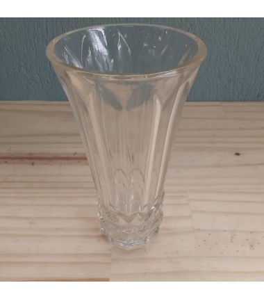 VASE EN VERRE CISELE 70?S